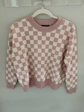 T Tahari Pink & White Checkerboard Crewneck Sweater